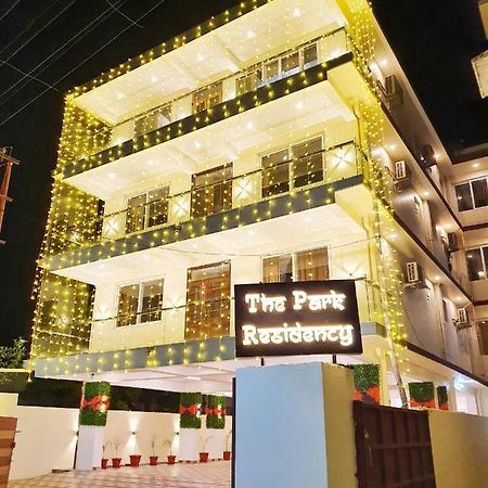 The Park Residency Hotel Dehradun Bagian luar foto