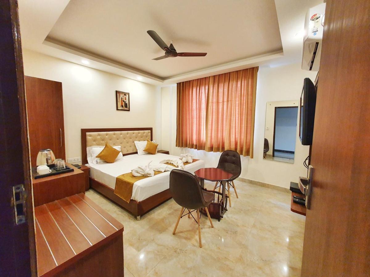 The Park Residency Hotel Dehradun Bagian luar foto
