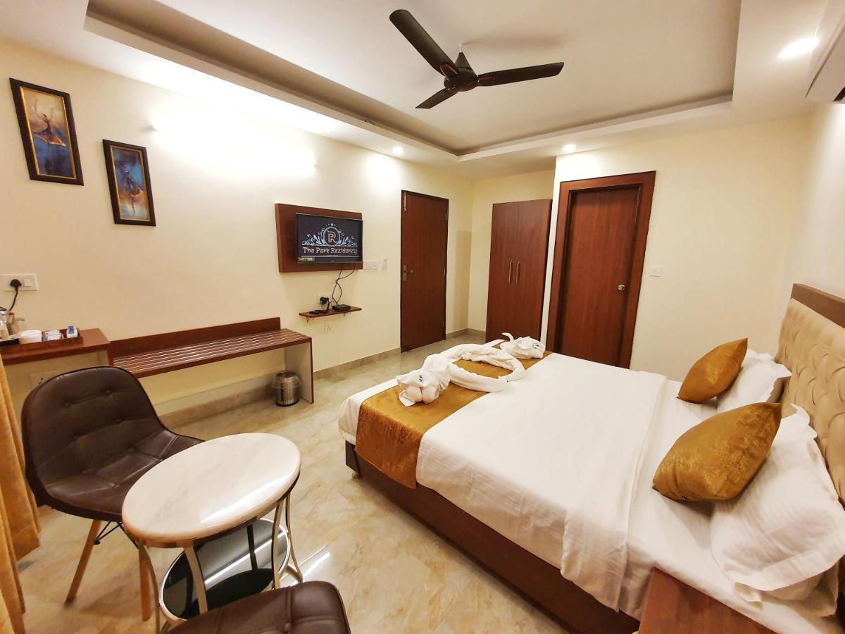 The Park Residency Hotel Dehradun Bagian luar foto
