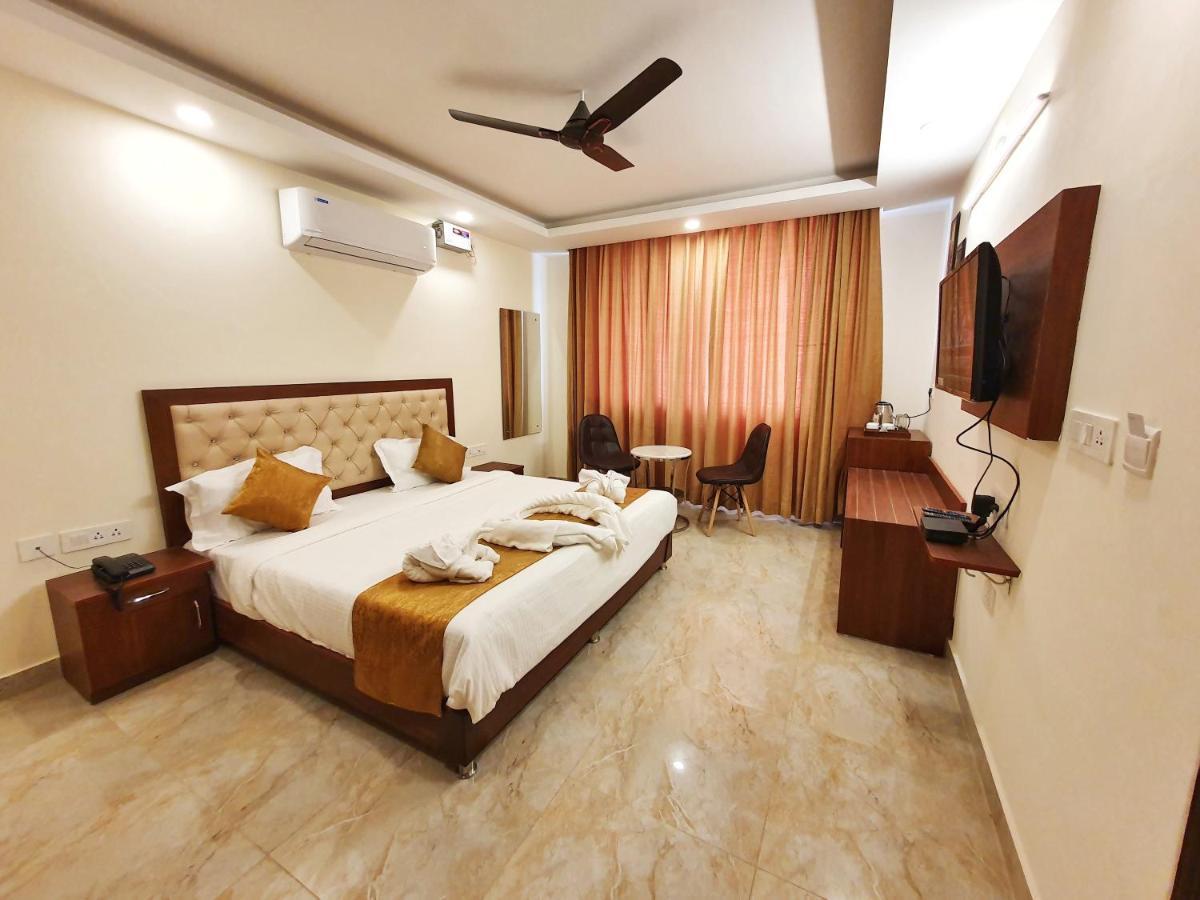 The Park Residency Hotel Dehradun Bagian luar foto