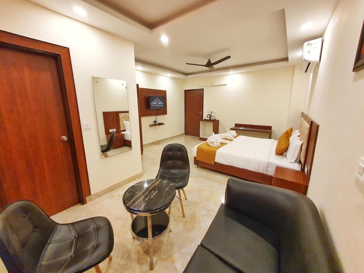 The Park Residency Hotel Dehradun Bagian luar foto