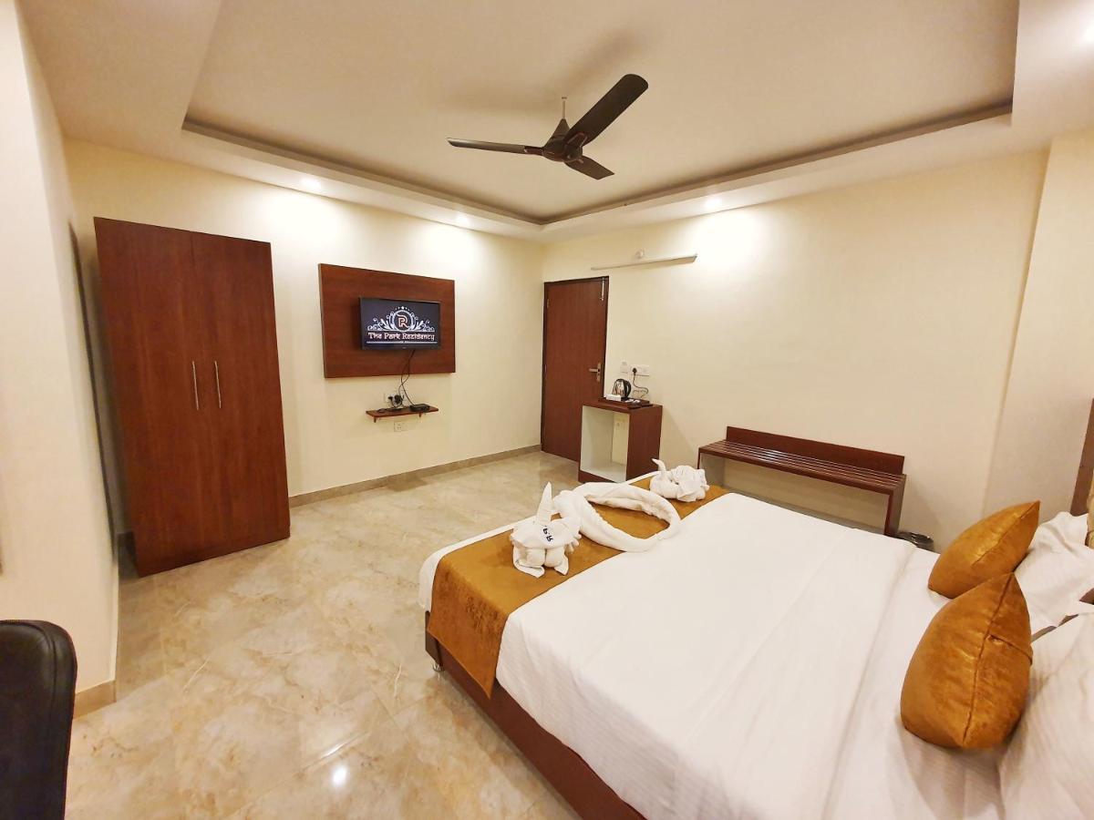 The Park Residency Hotel Dehradun Bagian luar foto