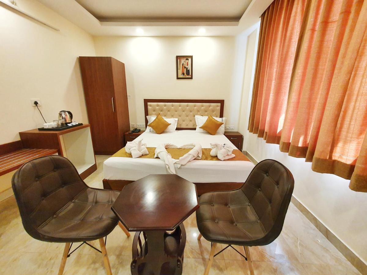The Park Residency Hotel Dehradun Bagian luar foto